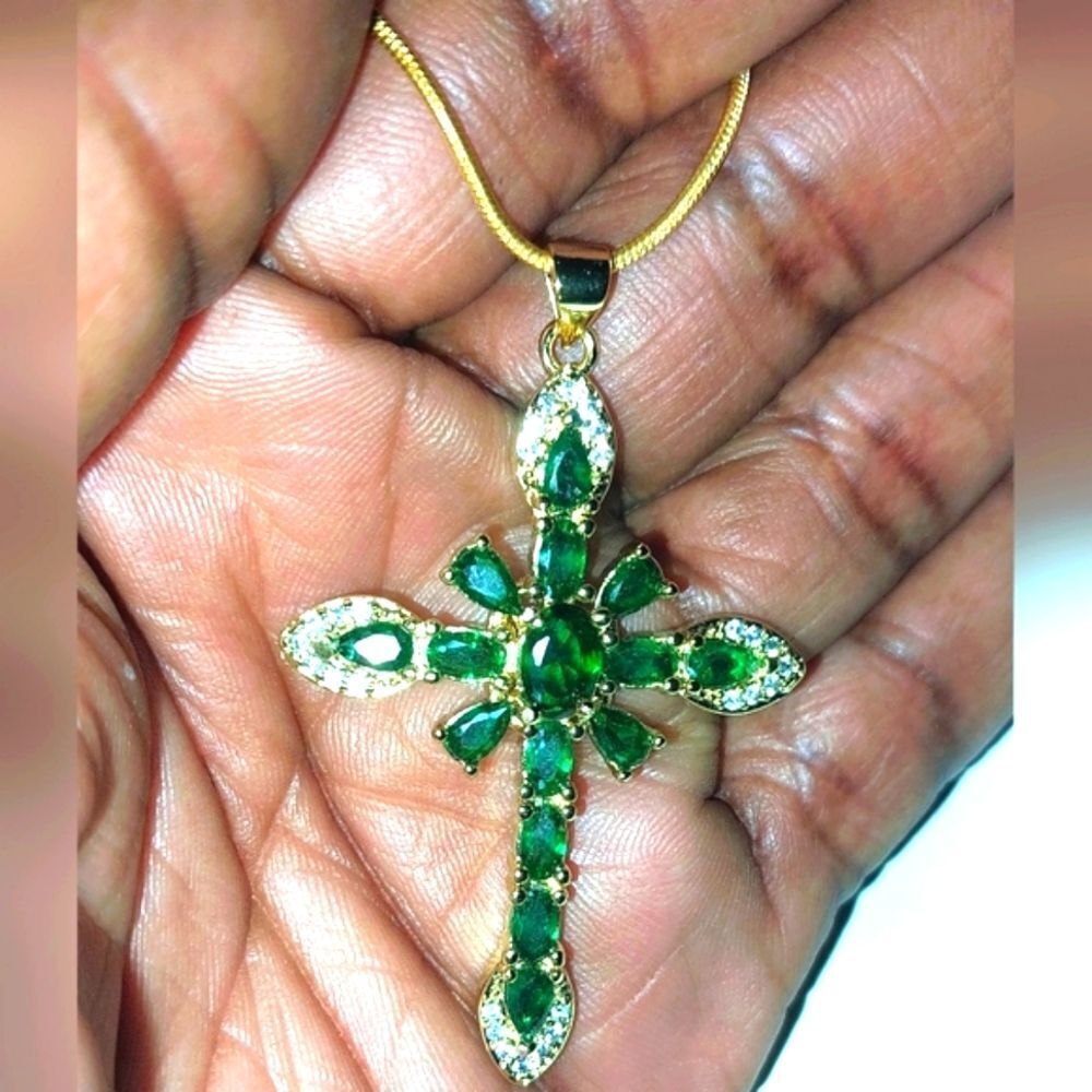 Ladies Elegant Gold and Green Cross Pendant Necklace